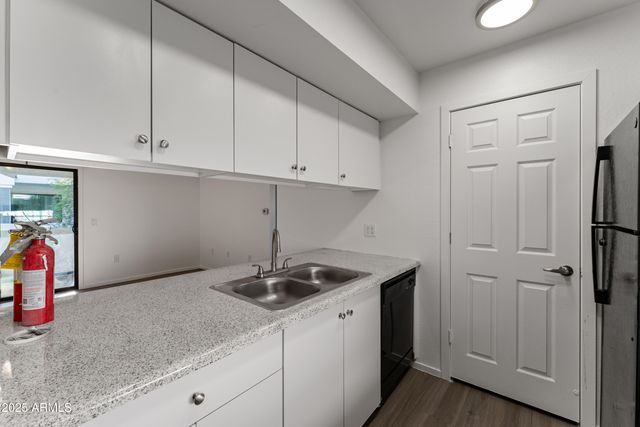 3065 N 67th Avenue Apt 221, Phoenix, AZ 85033