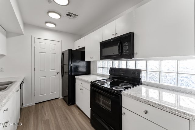 3065 N 67th Avenue Apt 221, Phoenix, AZ 85033