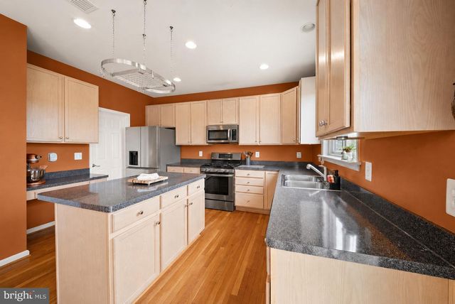 16 LITTEN CT, Berryville, VA 22611