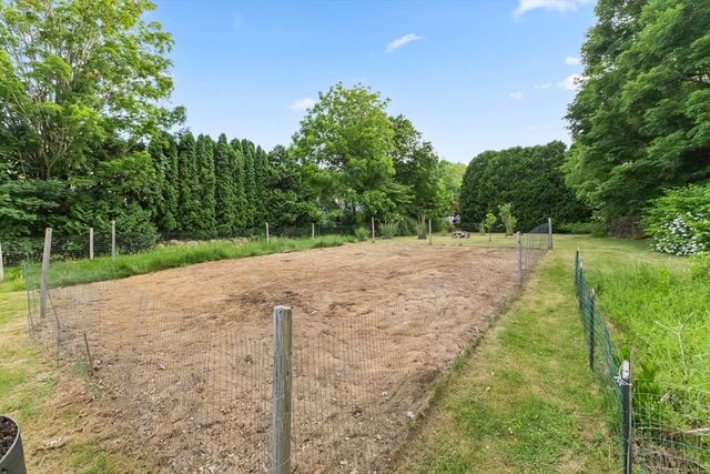 236 South, Warren, MA 01083