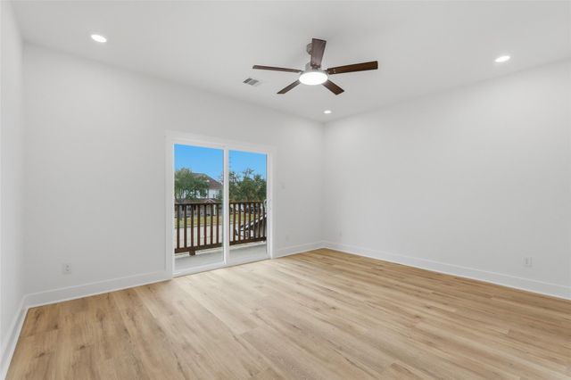 317 S 3rd Street, La Porte, TX 77571