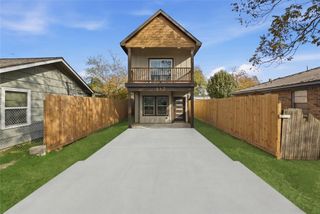 317 S 3rd Street, La Porte, TX 77571