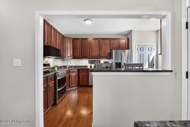 1411 Amberlin Ln, Louisville, KY 40245