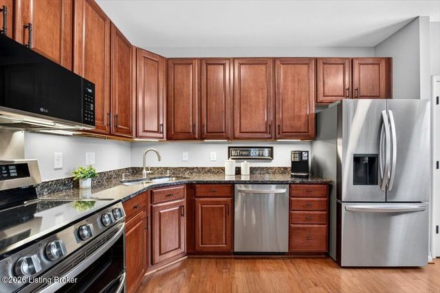 1411 Amberlin Ln, Louisville, KY 40245