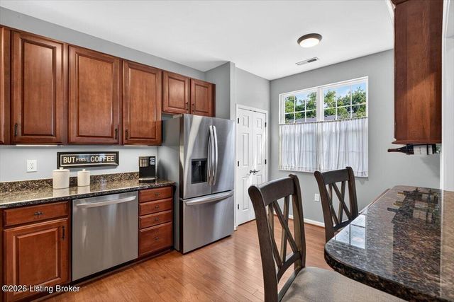 1411 Amberlin Ln, Louisville, KY 40245