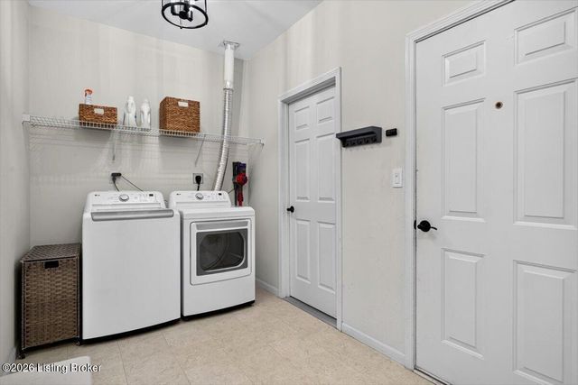 1411 Amberlin Ln, Louisville, KY 40245