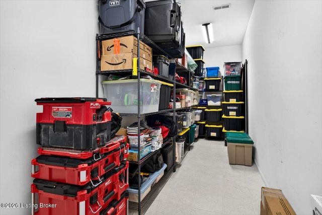 1411 Amberlin Ln, Louisville, KY 40245