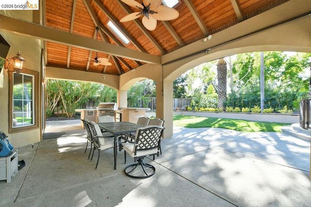 565 Mcintosh Ter, Brentwood, CA 94513