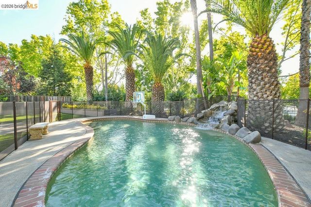 565 Mcintosh Ter, Brentwood, CA 94513