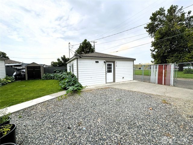 308 & 310 N 12th Avenue, Pasco, WA 99301