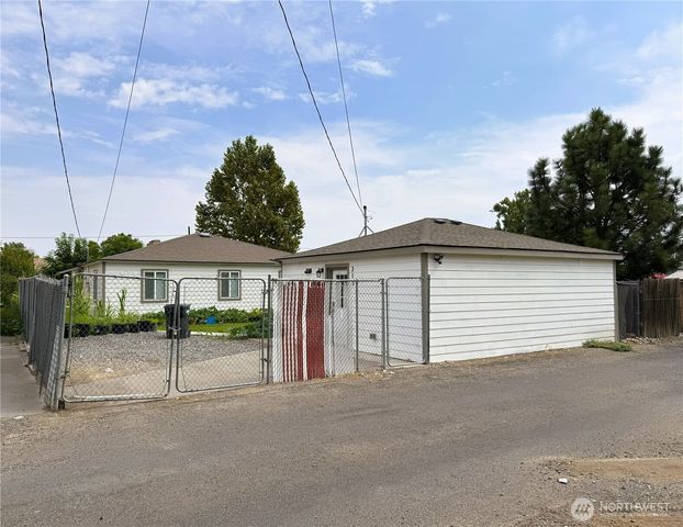 308 & 310 N 12th Avenue, Pasco, WA 99301