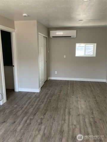 308 & 310 N 12th Avenue, Pasco, WA 99301