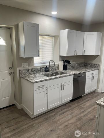 308 & 310 N 12th Avenue, Pasco, WA 99301