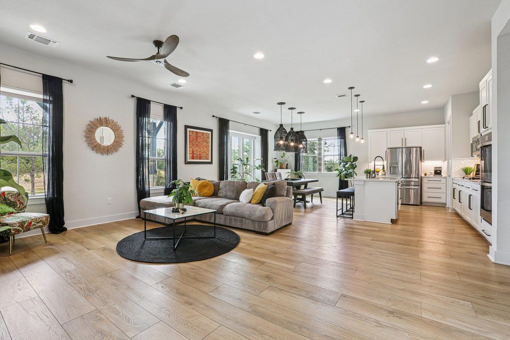 8004 Hillock TER, Austin, TX 78744