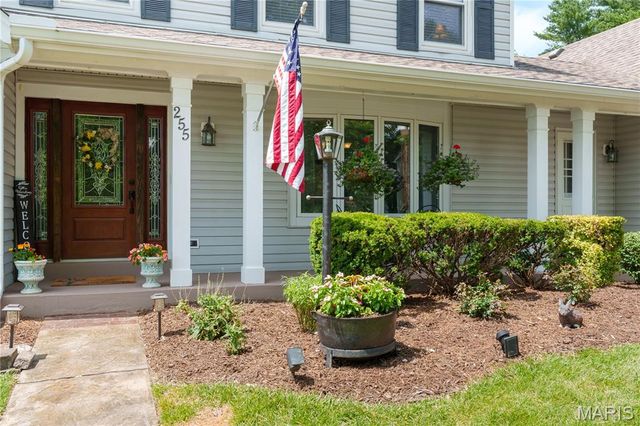255 W Manor Drive, Chesterfield, MO 63017