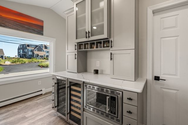 20 Taylor Ave, Plymouth, MA 02360