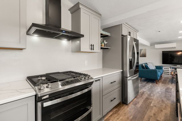 20 Taylor Ave, Plymouth, MA 02360
