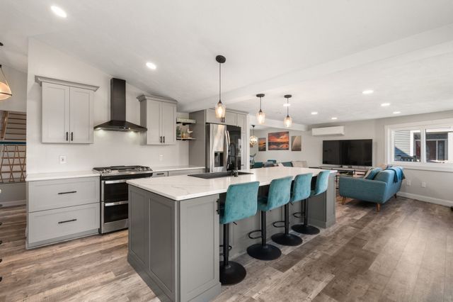 20 Taylor Ave, Plymouth, MA 02360