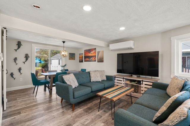 20 Taylor Ave, Plymouth, MA 02360