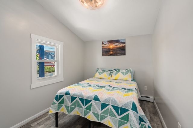 20 Taylor Ave, Plymouth, MA 02360