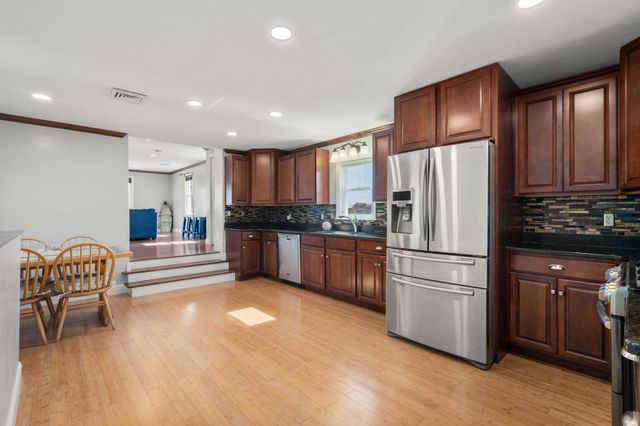 20 Taylor Ave, Plymouth, MA 02360