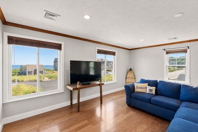20 Taylor Ave, Plymouth, MA 02360