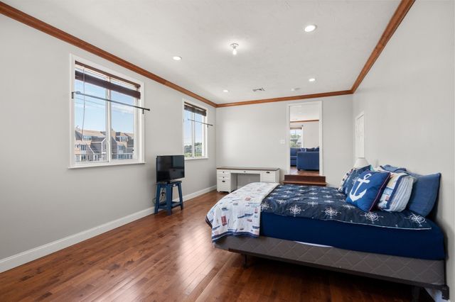 20 Taylor Ave, Plymouth, MA 02360