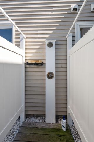 20 Taylor Ave, Plymouth, MA 02360