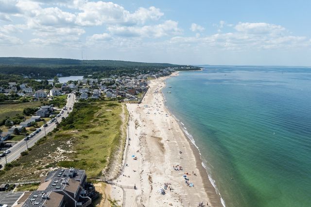 20 Taylor Ave, Plymouth, MA 02360