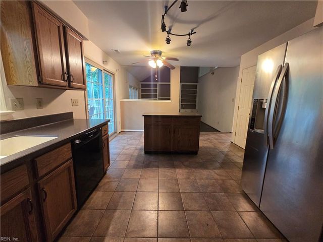553 Broad Bend CIR, Chesapeake, VA 23320