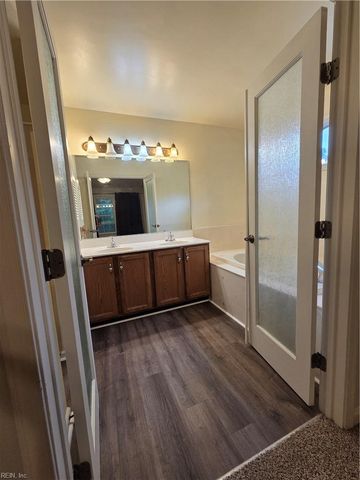553 Broad Bend CIR, Chesapeake, VA 23320