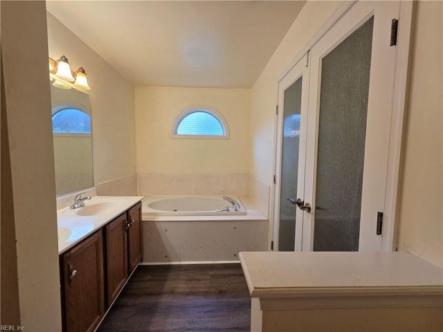 553 Broad Bend CIR, Chesapeake, VA 23320