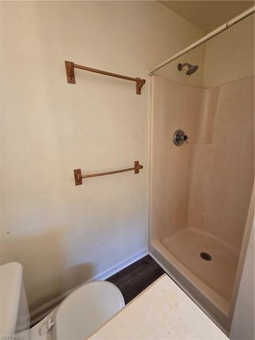 553 Broad Bend CIR, Chesapeake, VA 23320
