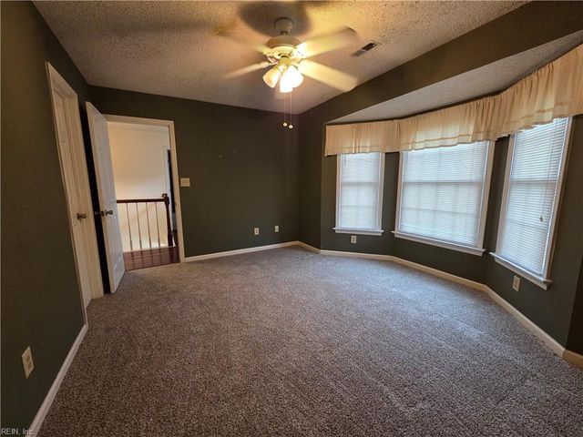 553 Broad Bend CIR, Chesapeake, VA 23320