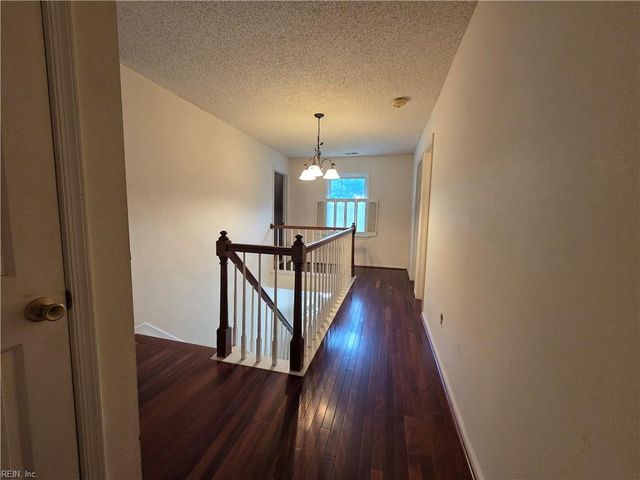 553 Broad Bend CIR, Chesapeake, VA 23320
