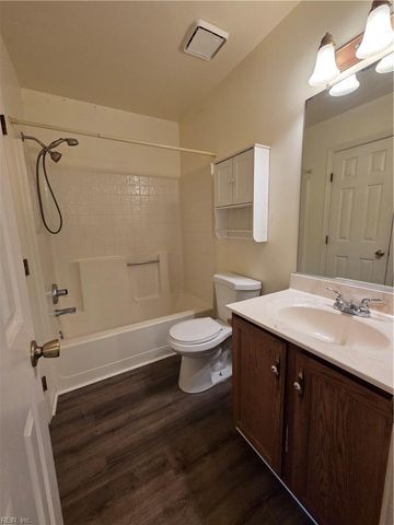 553 Broad Bend CIR, Chesapeake, VA 23320