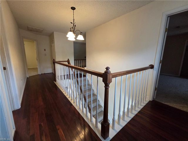 553 Broad Bend CIR, Chesapeake, VA 23320