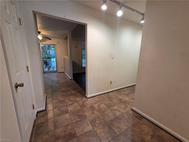553 Broad Bend CIR, Chesapeake, VA 23320