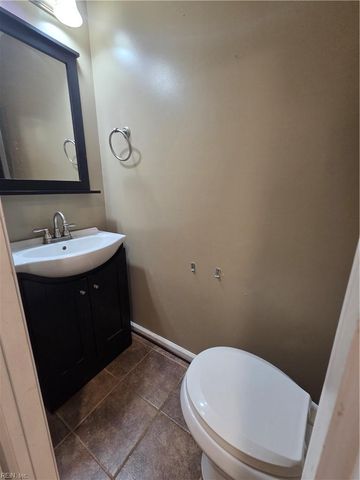 553 Broad Bend CIR, Chesapeake, VA 23320