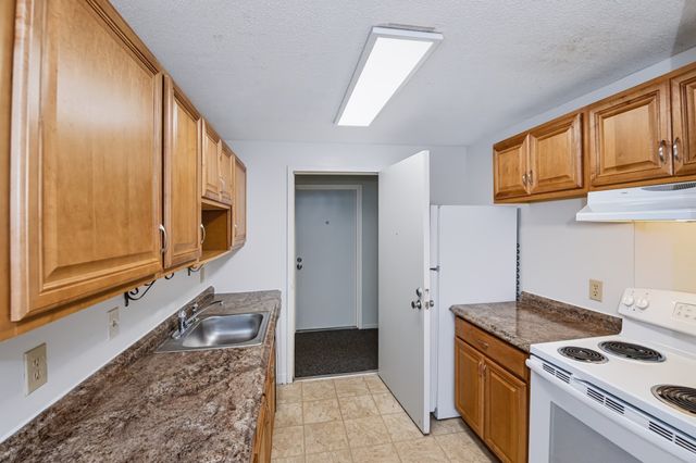 50 Silver Hill Ln 5, Natick, MA 01760