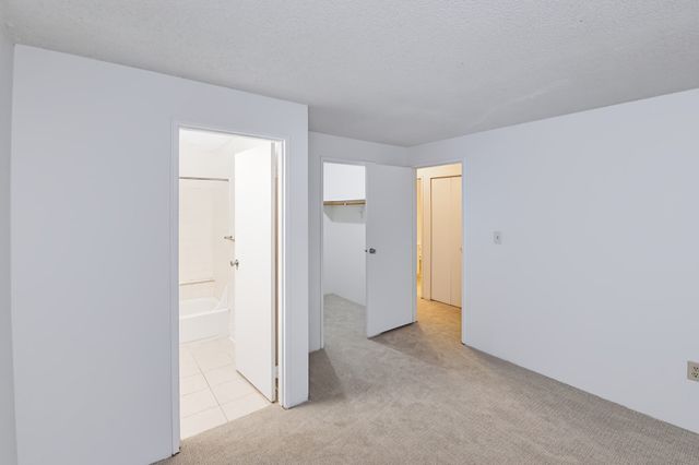 50 Silver Hill Ln 5, Natick, MA 01760