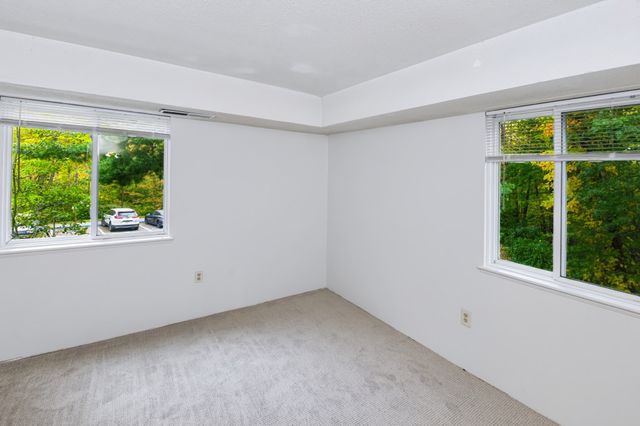 50 Silver Hill Ln 5, Natick, MA 01760
