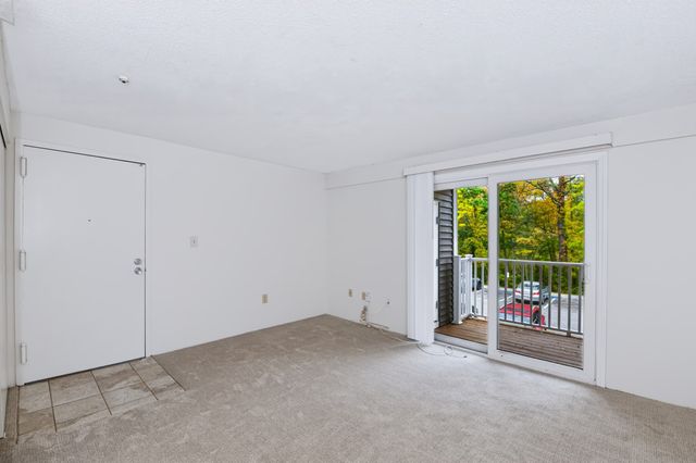 50 Silver Hill Ln 5, Natick, MA 01760