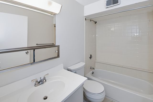 50 Silver Hill Ln 5, Natick, MA 01760