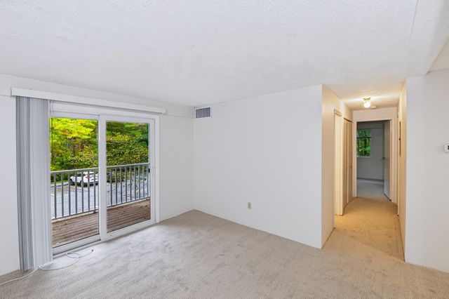 50 Silver Hill Ln 5, Natick, MA 01760