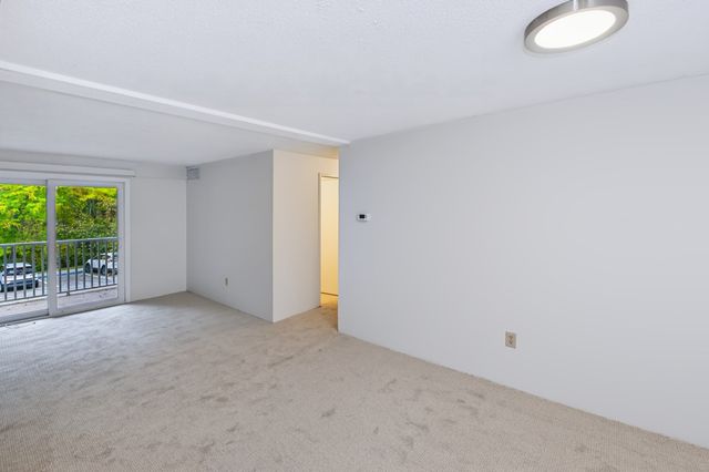 50 Silver Hill Ln 5, Natick, MA 01760