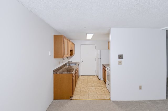 50 Silver Hill Ln 5, Natick, MA 01760