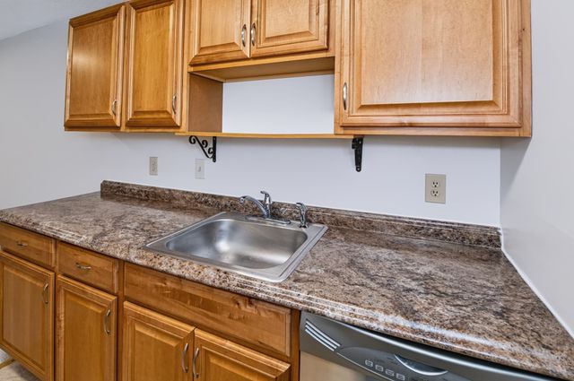 50 Silver Hill Ln 5, Natick, MA 01760
