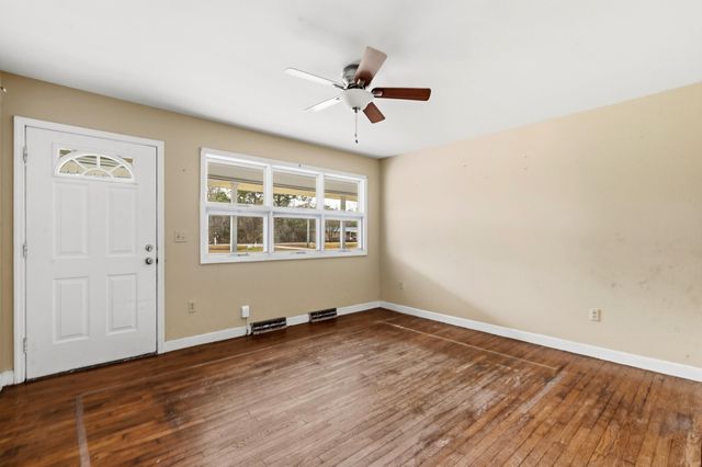 898 Pint Circle Rd., Longs, SC 29568