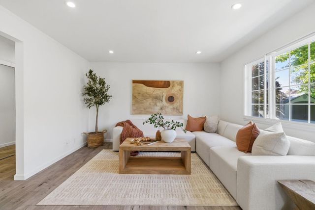 1113 Columbine Avenue, Sunnyvale, CA 94086